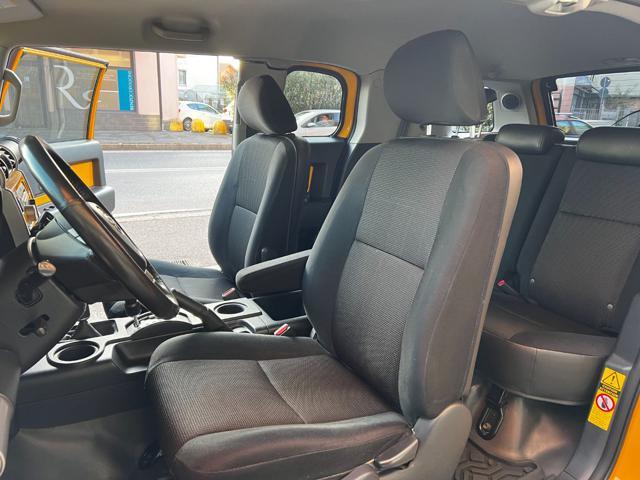 TOYOTA Land Cruiser FJ