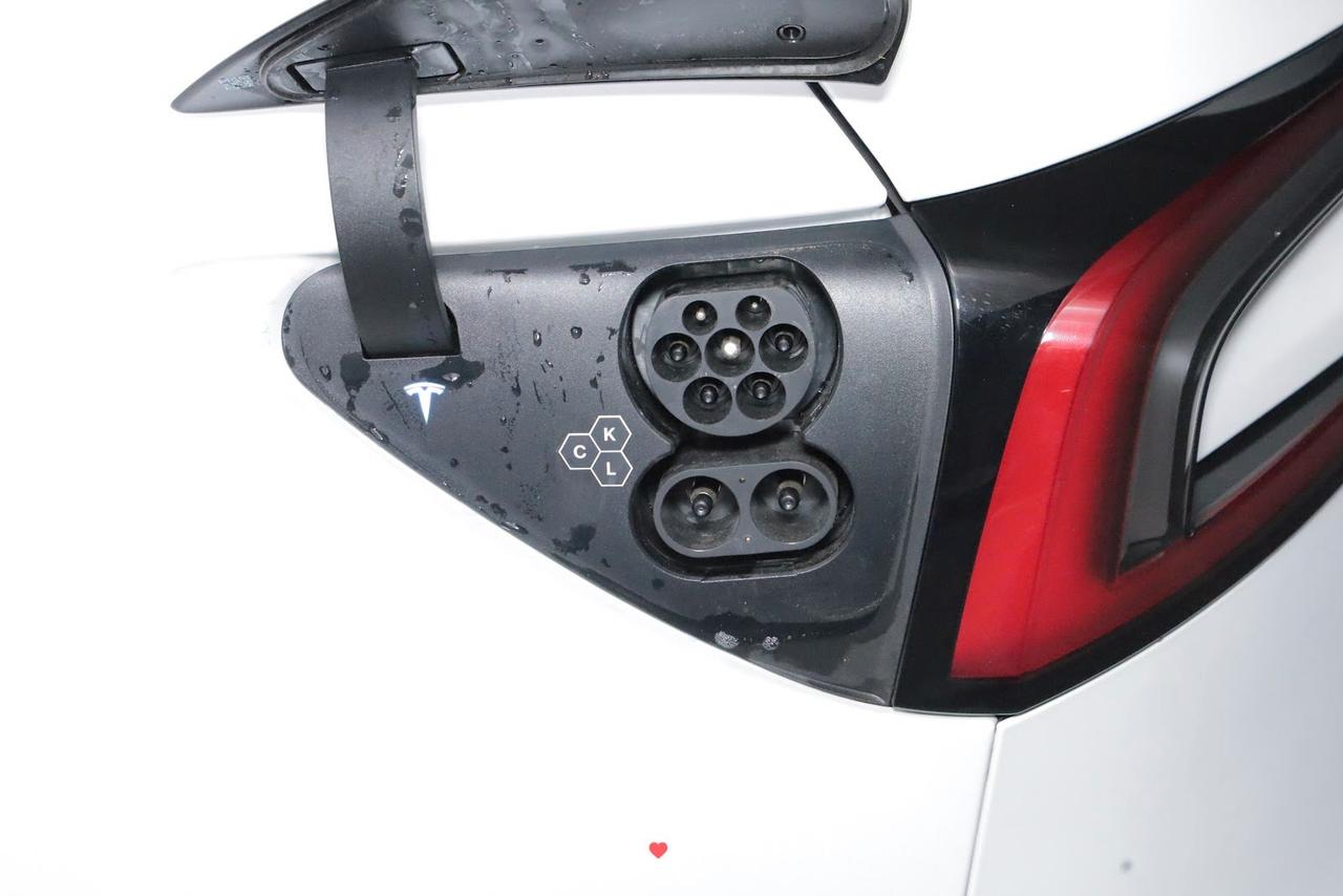 Tesla Model 3 motore elettrico Premium RWD + tetto panoramico & Wallbox