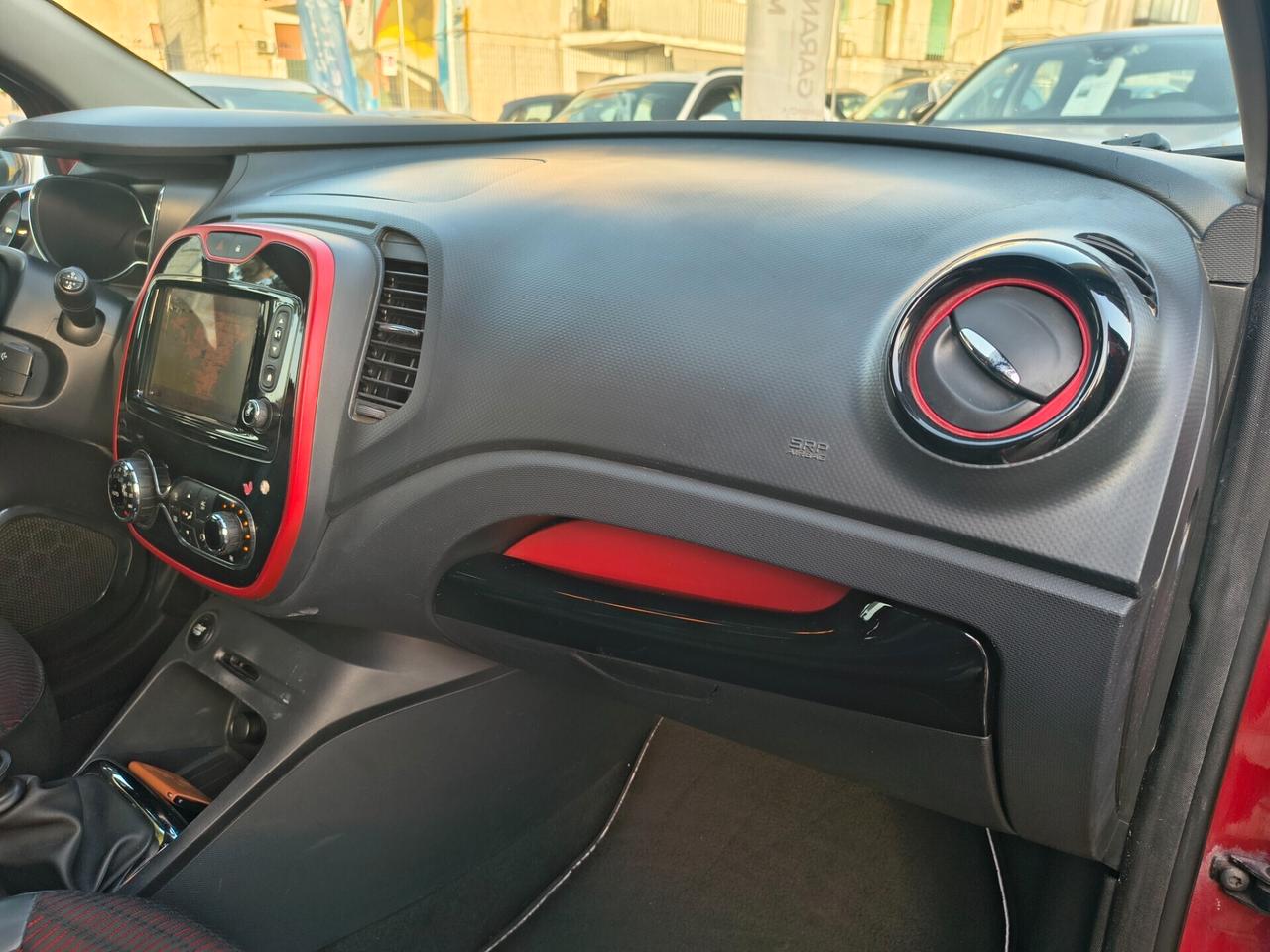 RENAULT CAPTUR 1.5 DIESEL 230.000 KM ANNO 2015