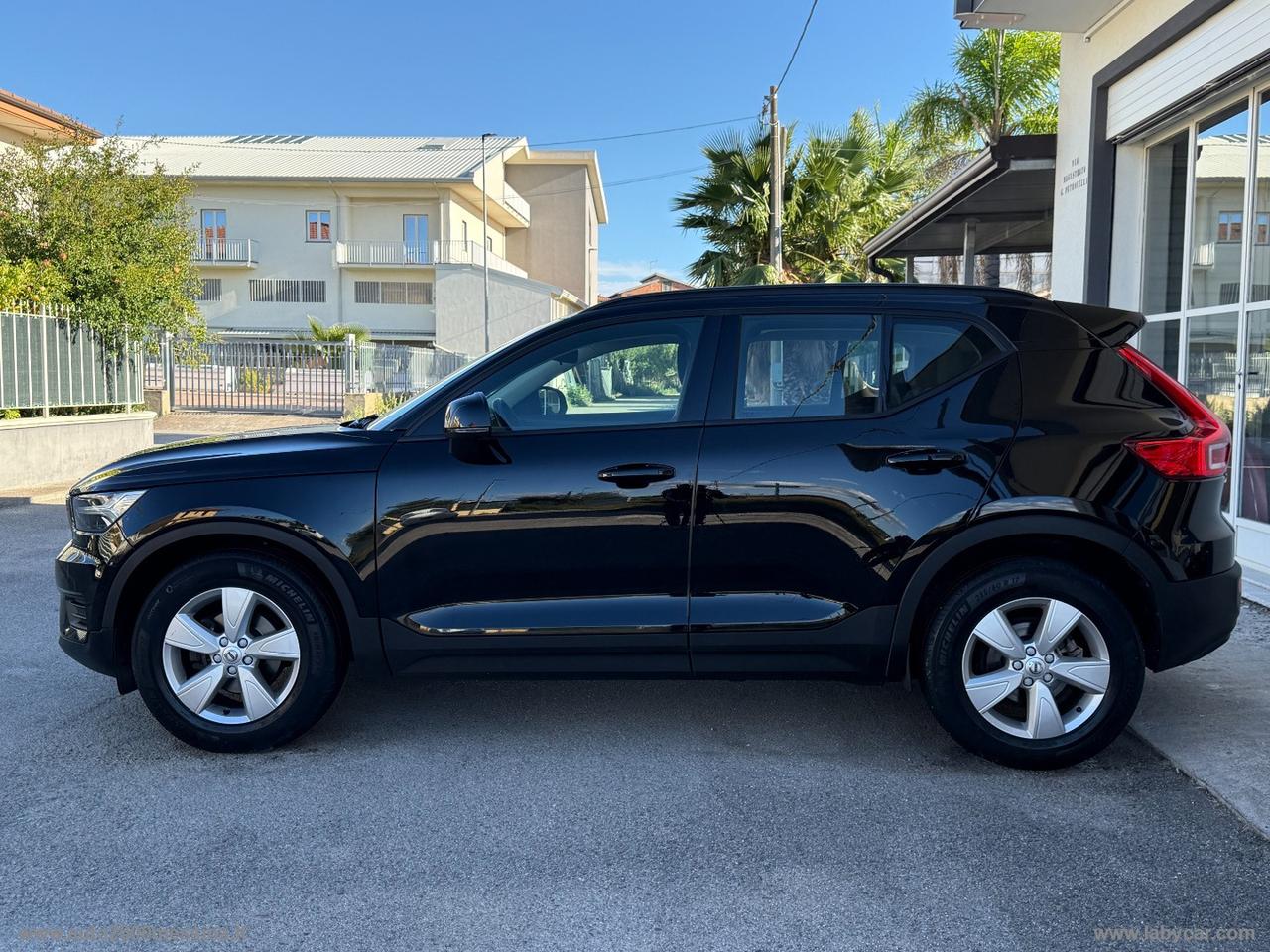 VOLVO XC40 T2 Momentum Core