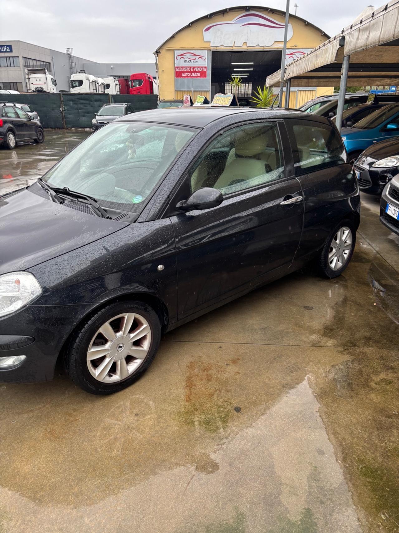 Lancia Ypsilon 1.2 16V Platino cambio automatico