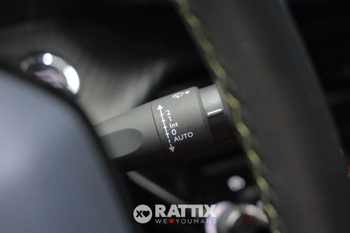 Peugeot e-2008 motore elettrico 100kW GT