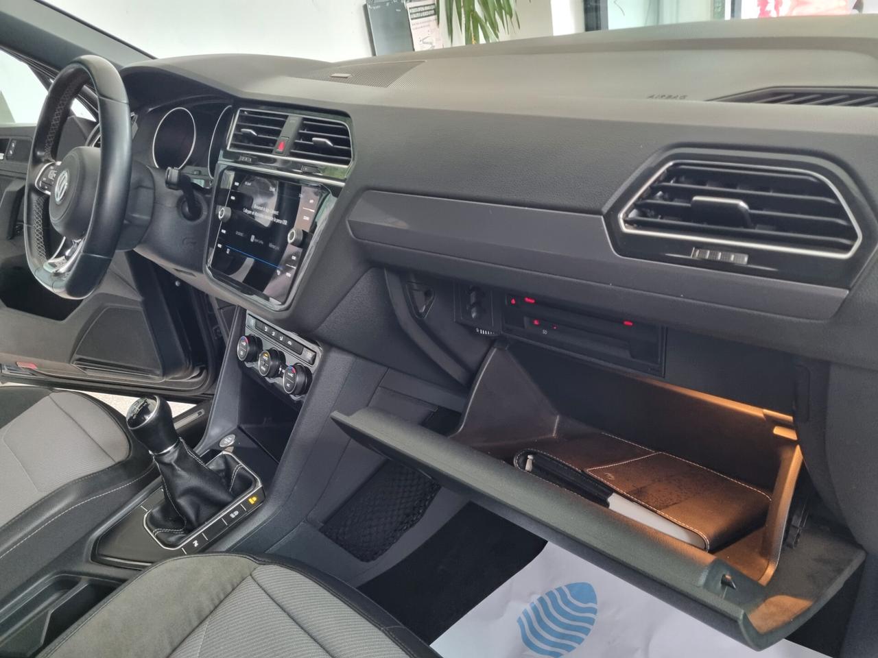 Volkswagen Tiguan 1.6 TDI R-Line, Black Pack, Full led