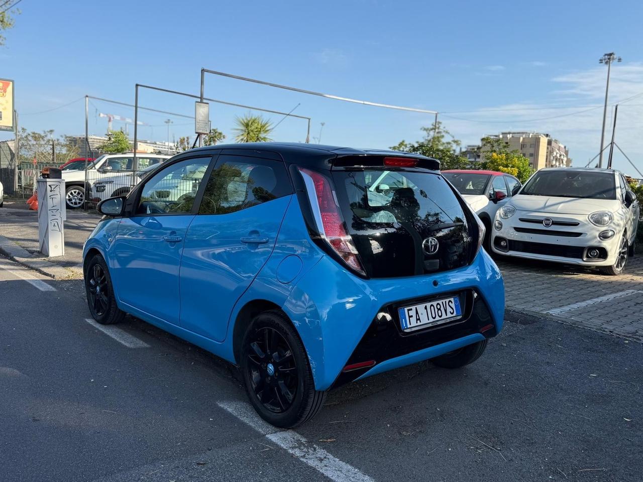 Toyota Aygo 1.0 VVT-i 69 CV 5 porte x-play