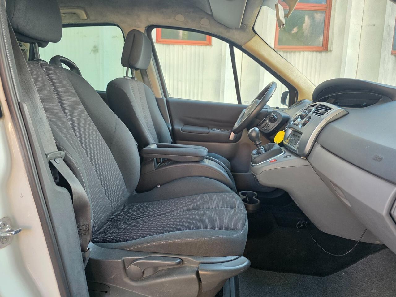 Renault Grand Scénic 1.5 dCi/105CV PlayStation Portable