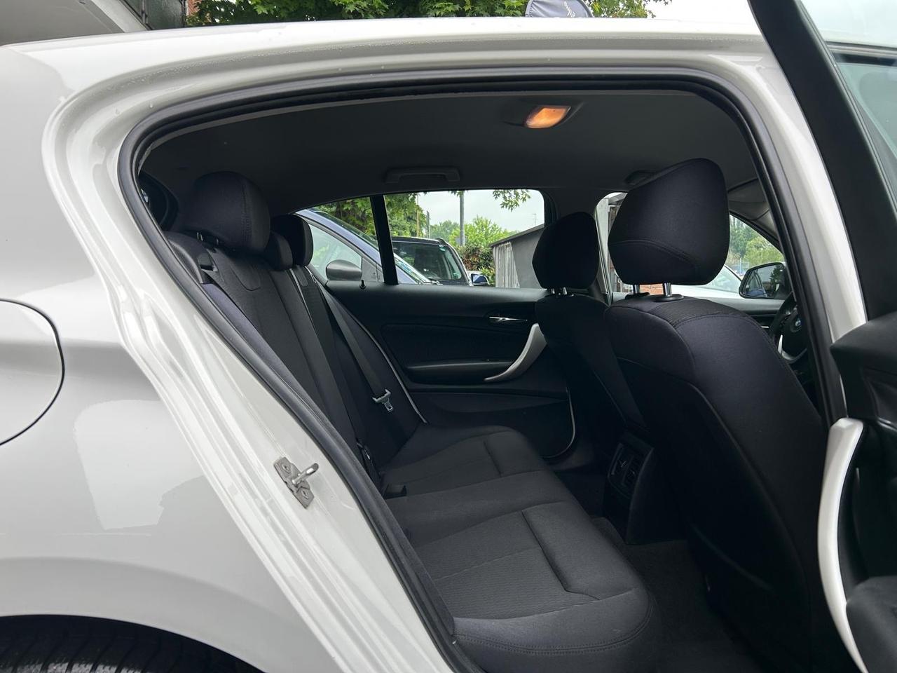 Bmw 120 120d 5p. Unique