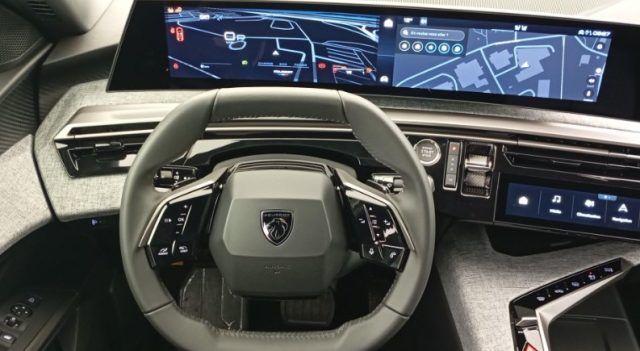 PEUGEOT 3008 Hybrid 145 e-DCS6 Panoramic Pack IN PROMO