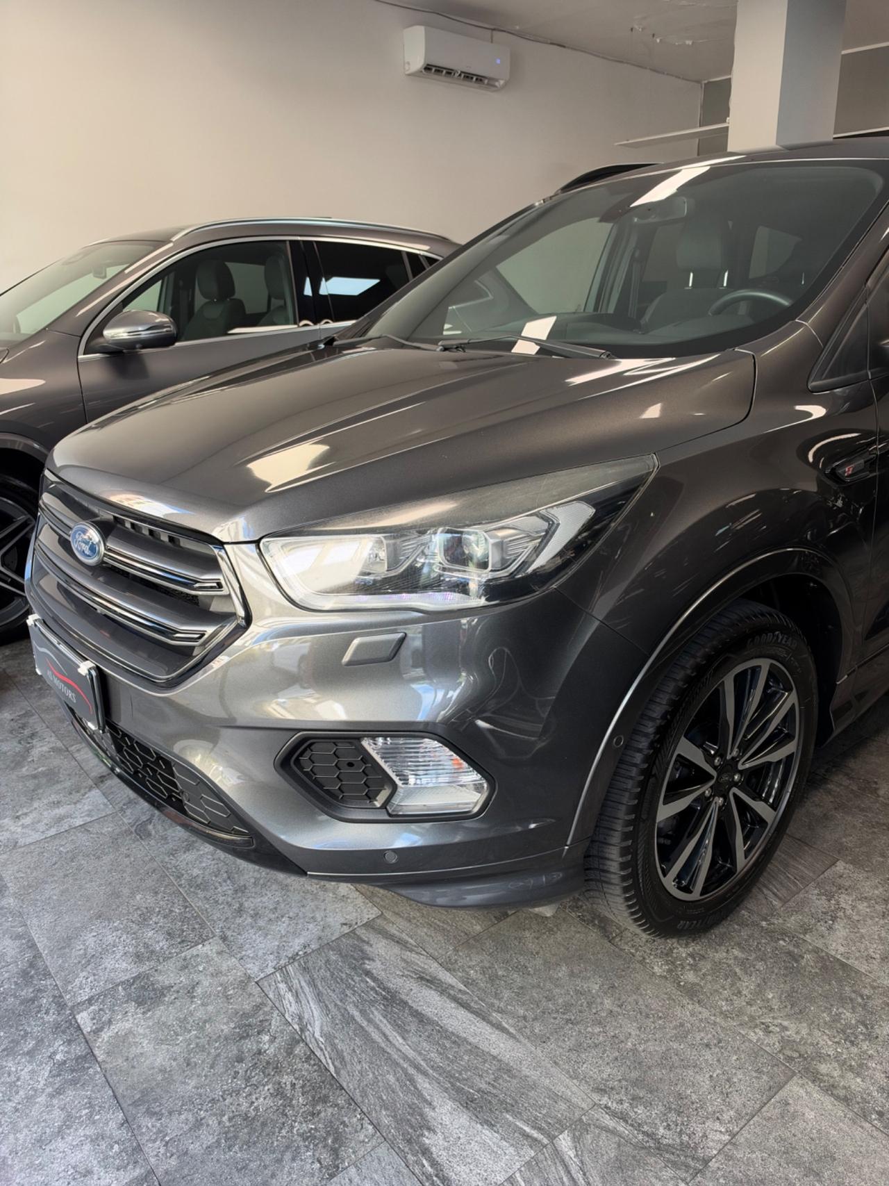 Ford Kuga 1.5 TDCI 120 CV 2WD ST-Line