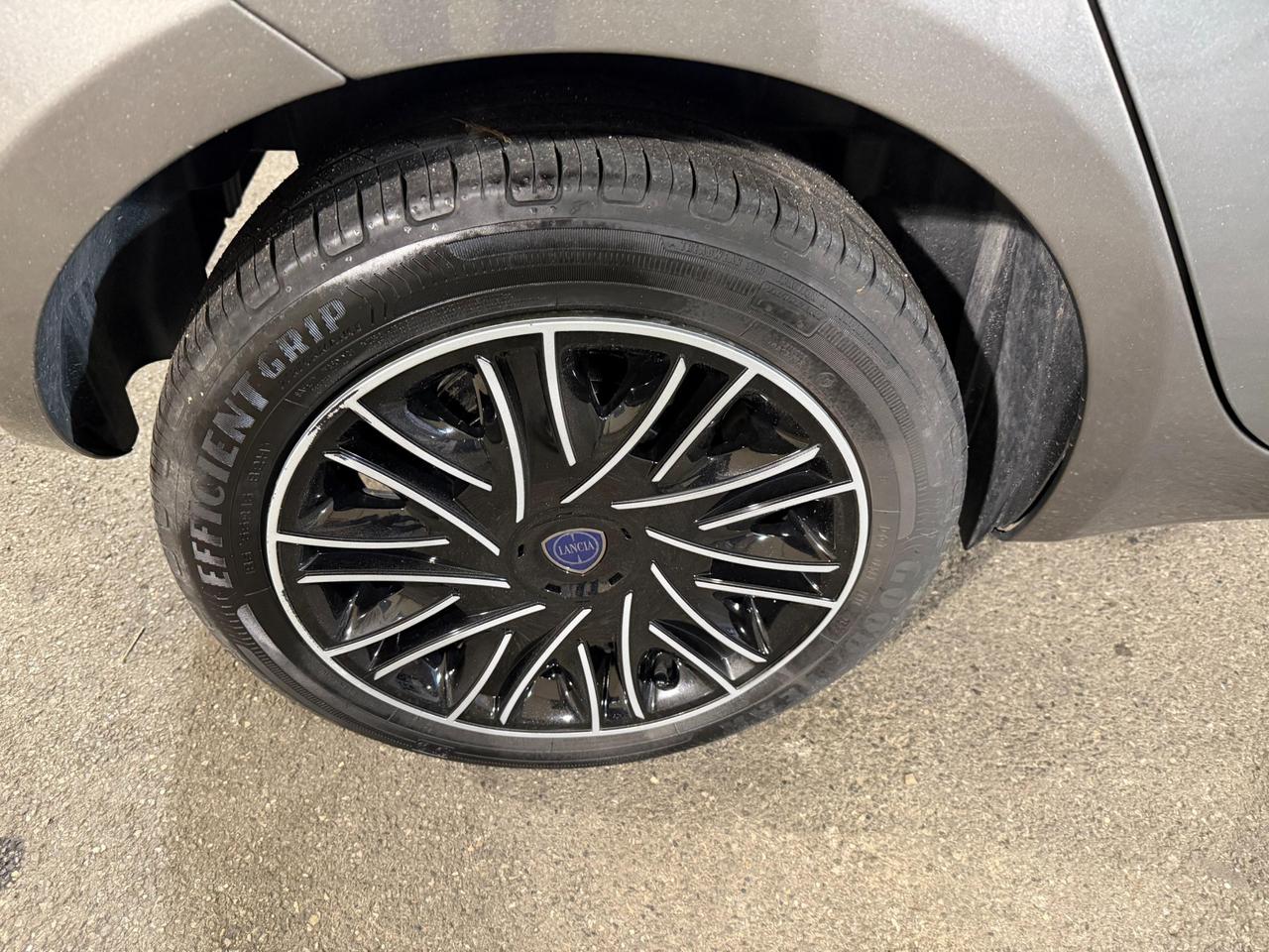 Lancia Ypsilon 1.0 firefly hybrid Gold s&s 70cv