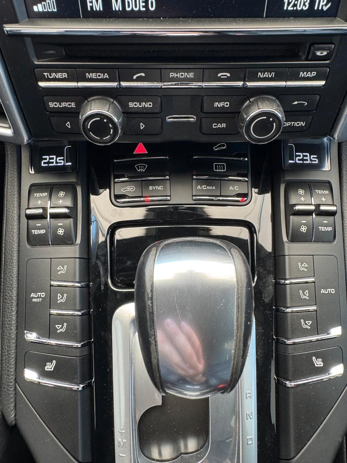 Porsche Cayenne 3.0 Diesel v6 - full optional!!!