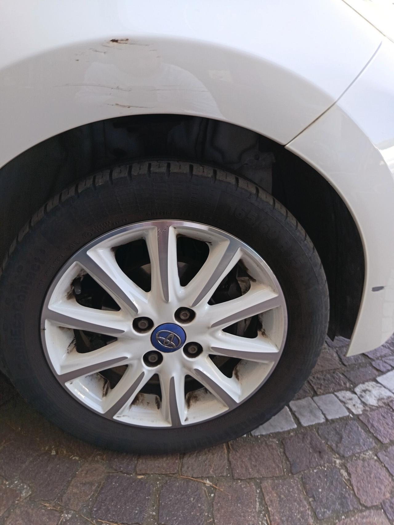 Toyota Aygo 1.0 VVT-i 69 CV 5 porte x-cool