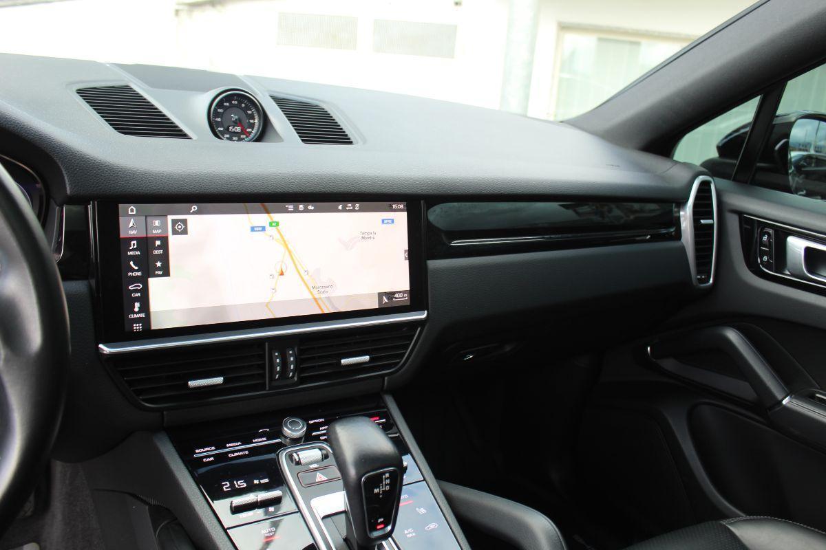 PORSCHE - Cayenne Coupe'