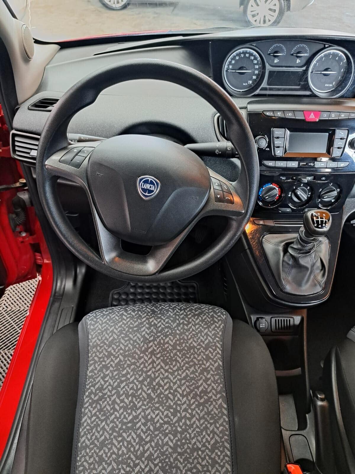 Lancia Ypsilon 1.0 FireFly 5 porte S&S Hybrid Ecochic Silver