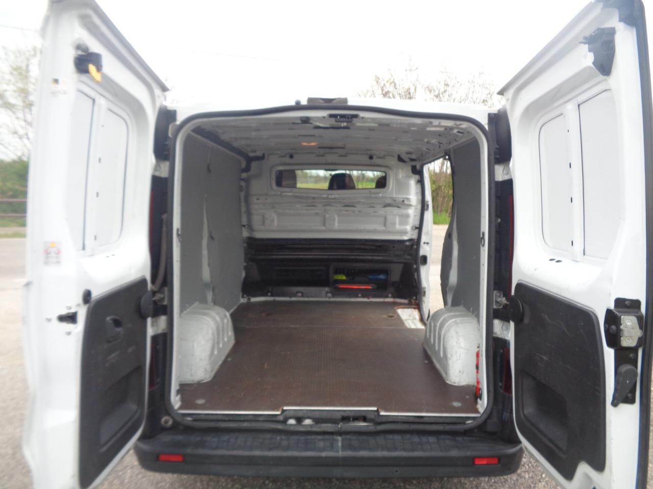 Vivaro 1.6 BiTurbo friziobne e volano km0 garz 12 mesi