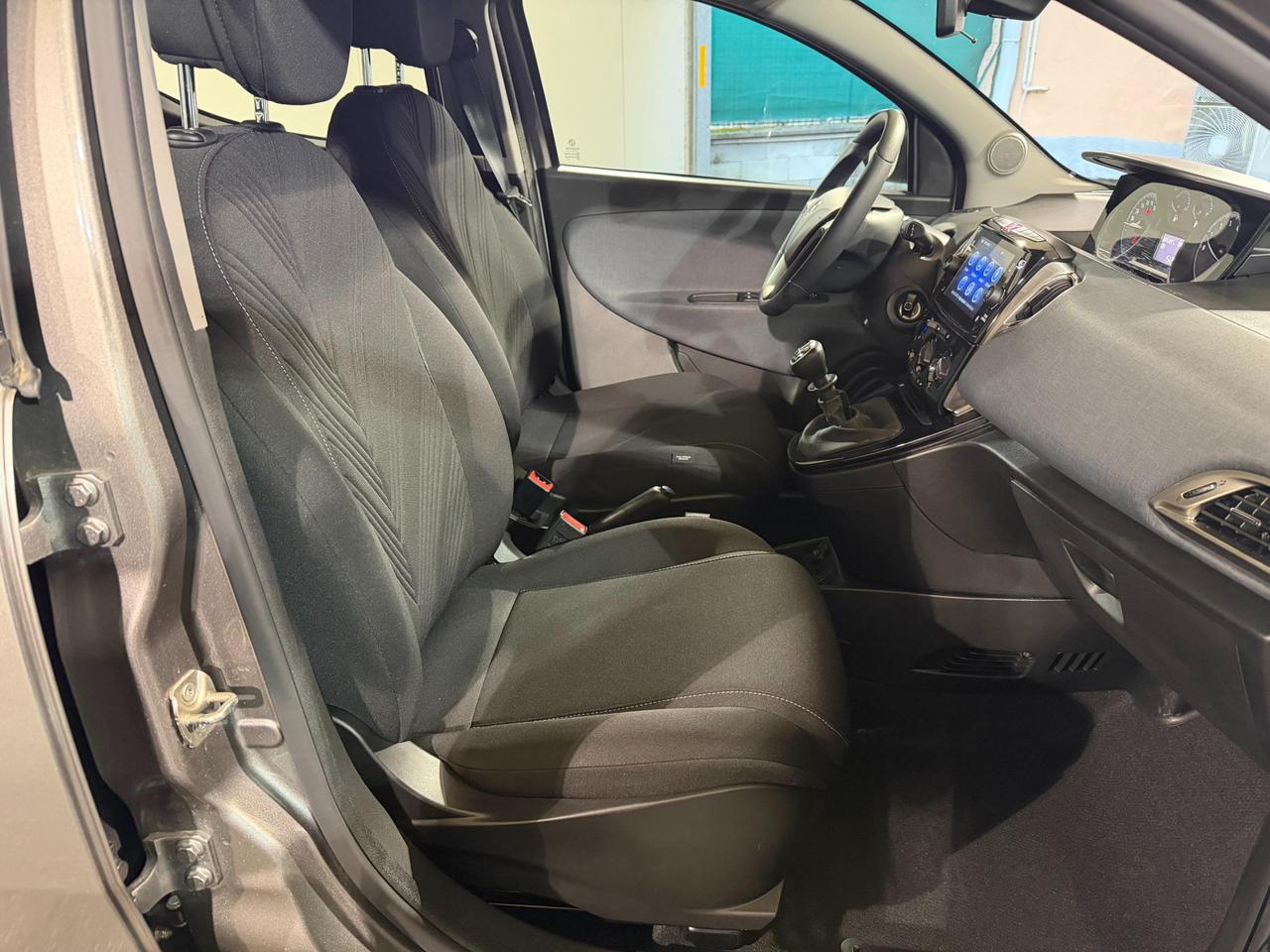 Lancia Ypsilon 1.0 firefly hybrid Gold s&s 70cv