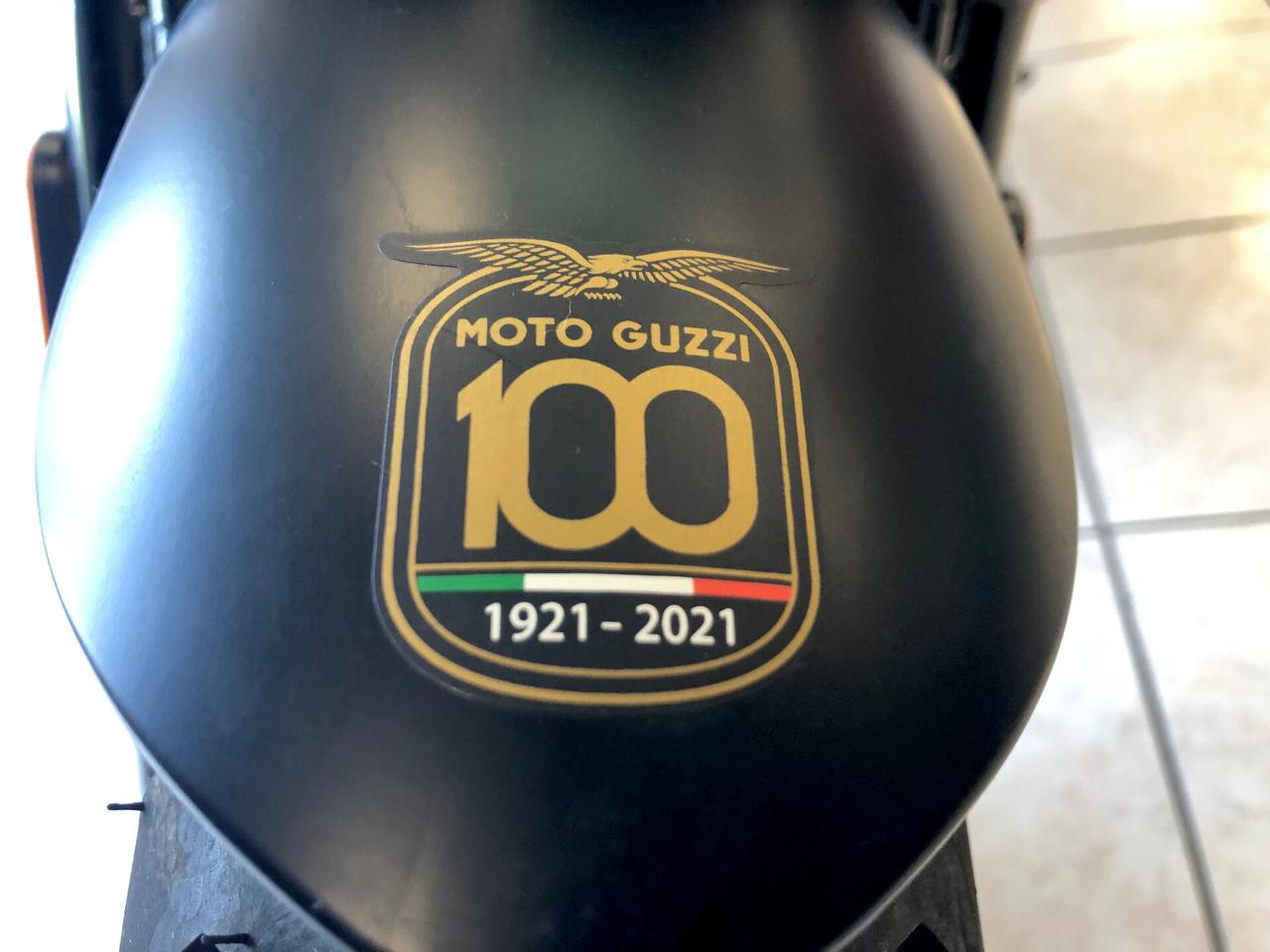 Moto Guzzi V7 IV Nuova! Storme Centenary Edition Black Originale