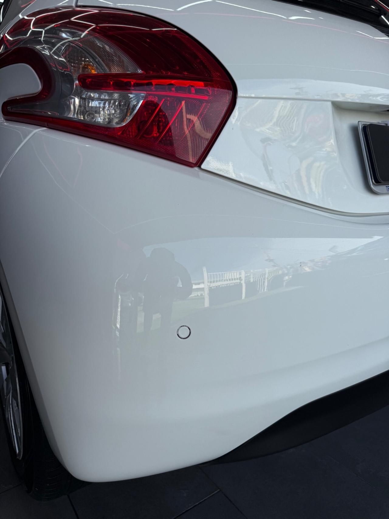 Peugeot 208 1.4 HDi 68 CV Allure