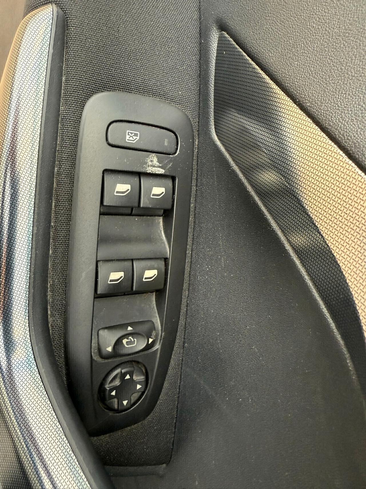 Peugeot 2008 BlueHDi 100 Black Matt