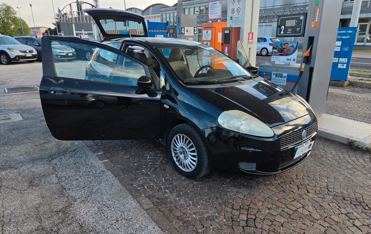 Fiat Grande Punto 1.3 MJT 75 CV 3 porte con 302.000km Neopatentati
