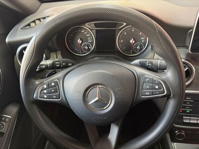 MERCEDES-BENZ A 200 d Automatic 4Matic Premium