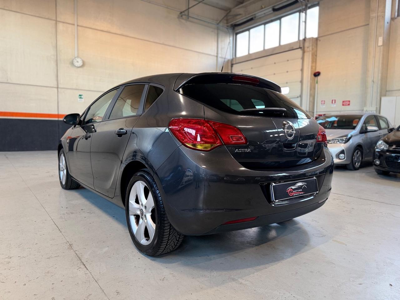 Opel Astra 1.4 100CV 5 porte Cosmo NEOPATENTATI