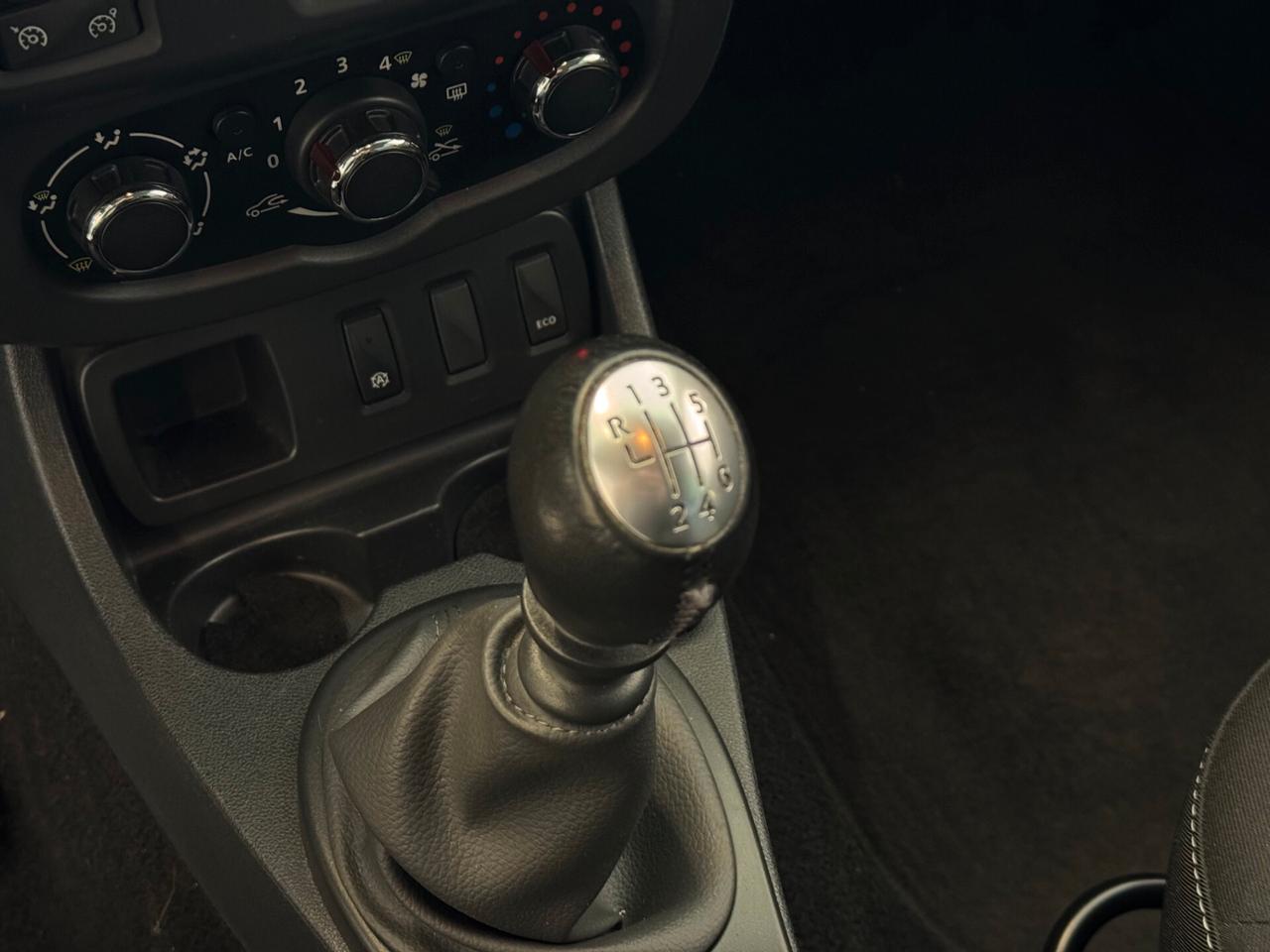 DACIA DUSTER 1.5cc 110CV 4x2 GANCIO TRAINO