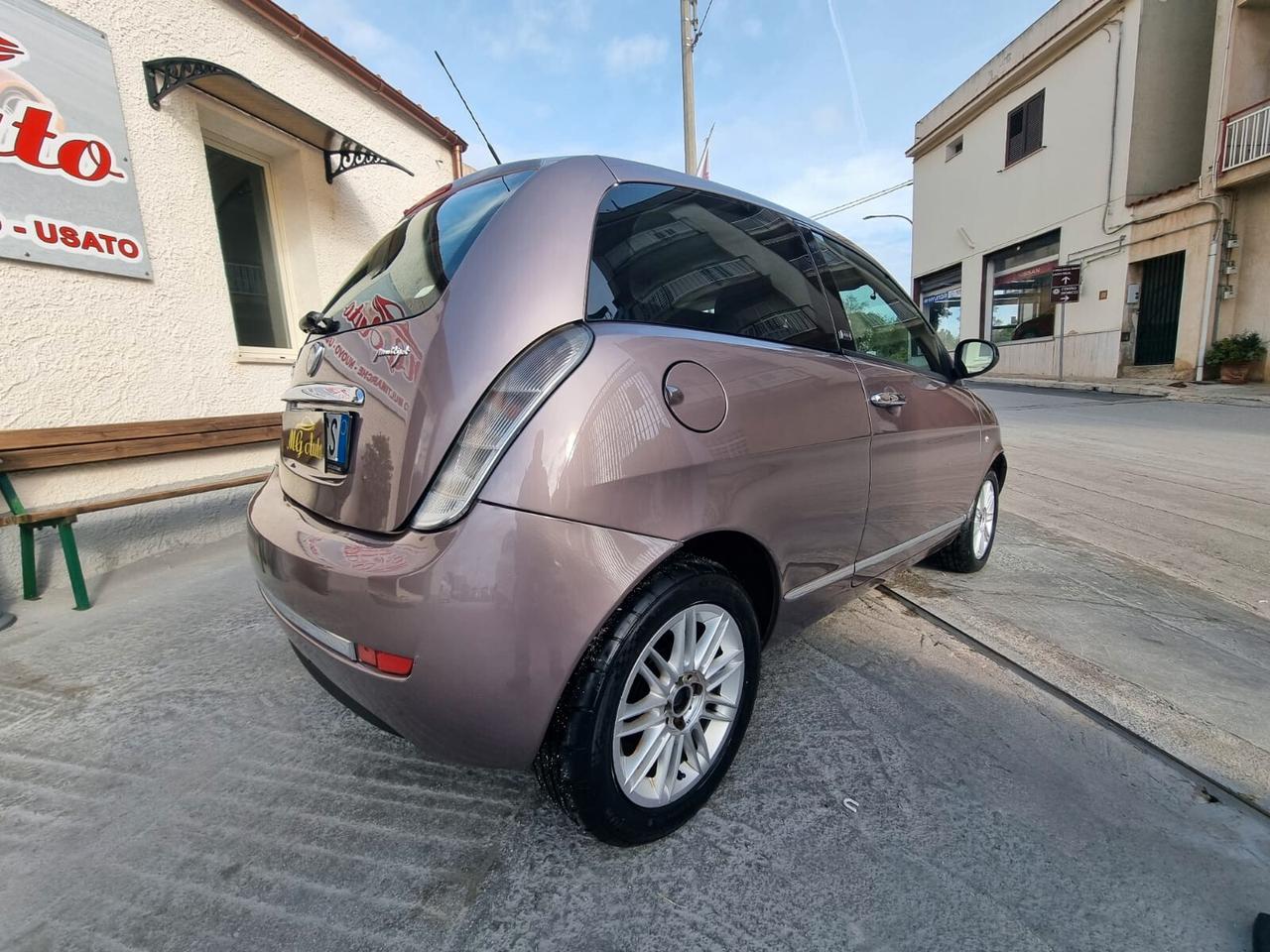 Lancia Ypsilon 1.3 MJT 75 CV Diva