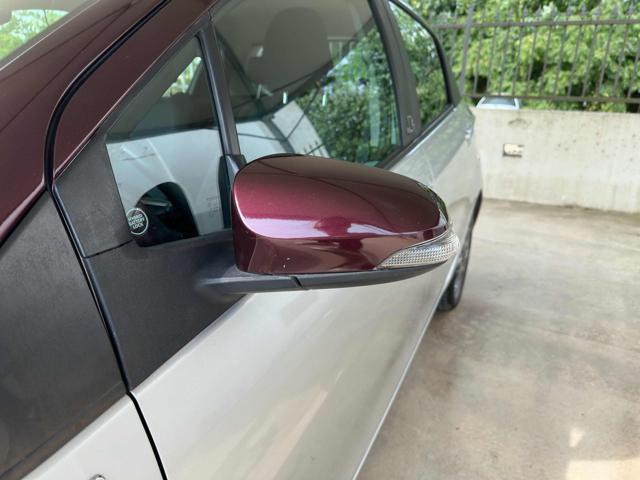 TOYOTA Yaris 1.5 5 POSTI IBRIDA OK NEOPATENTATI BI-COLOR