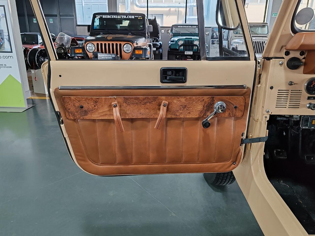 Jeep CJ-7 Laredo