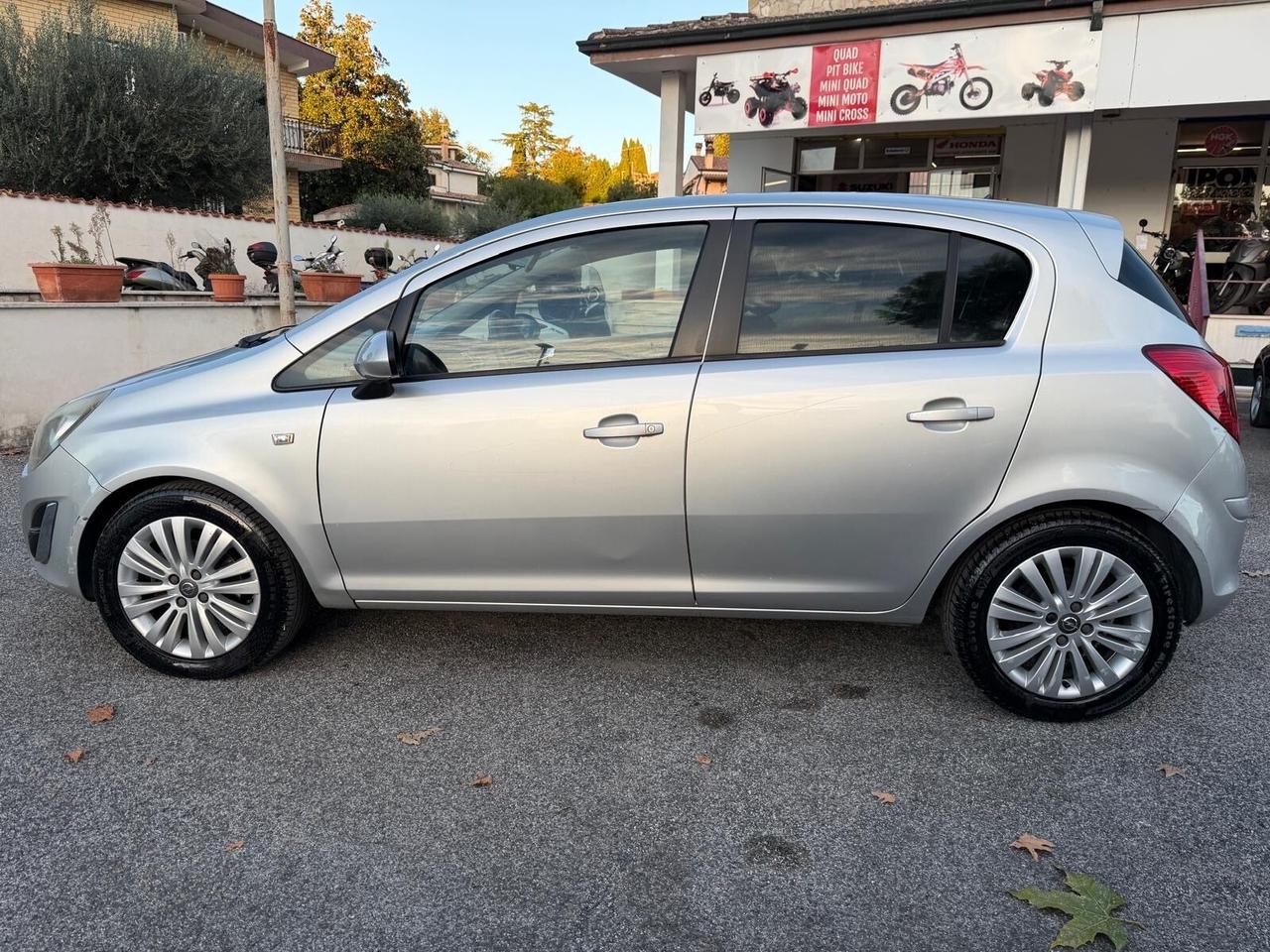 Opel Corsa 1.2 85CV 3 porte GPL-TECH b-color