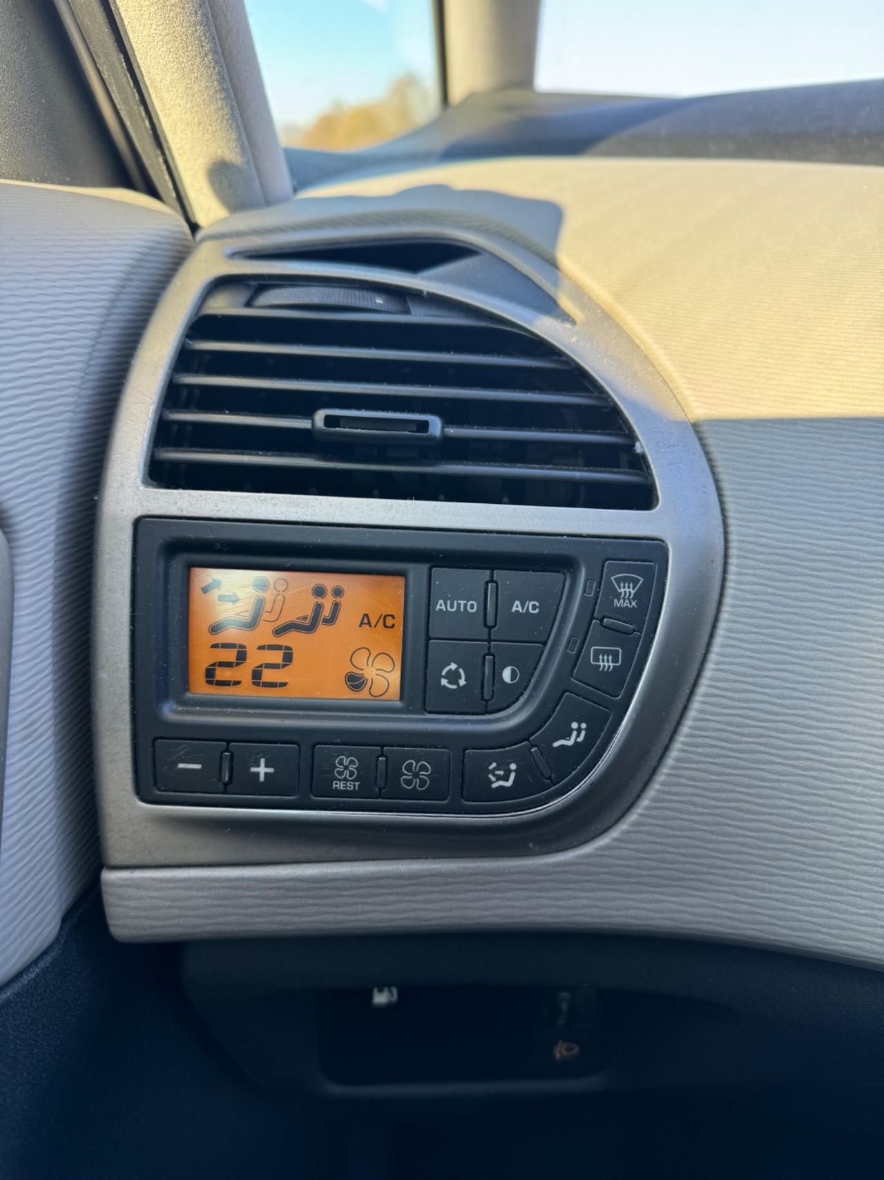 Citroen C4 Picasso 1.8 Elegance