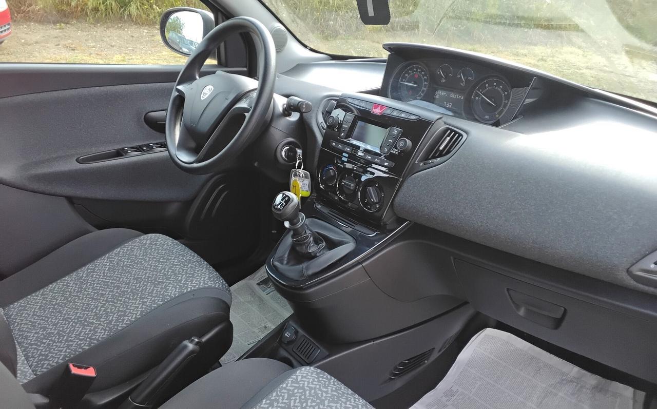 Lancia Ypsilon 1.0 FireFly 5 porte S&S Hybrid UnYca