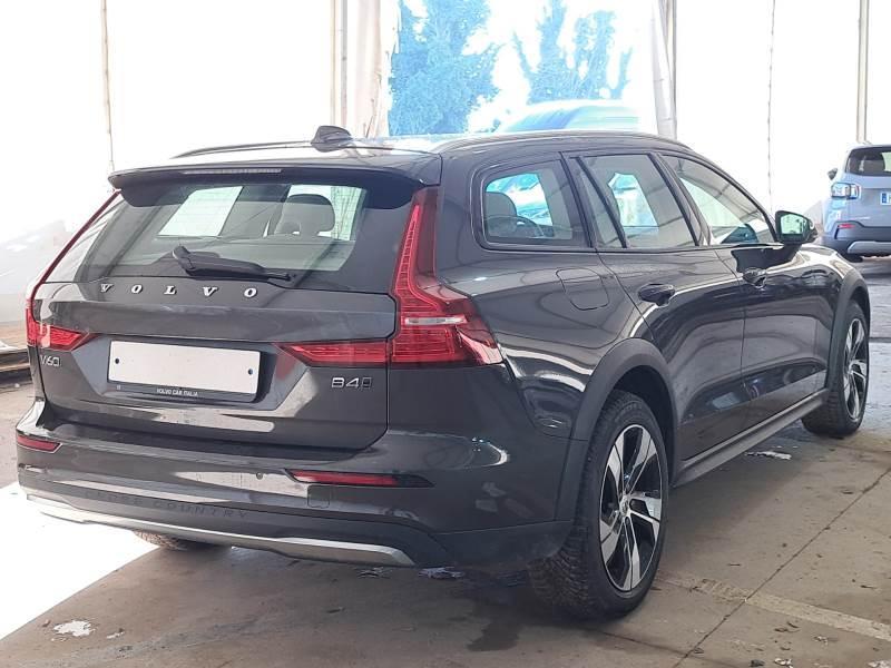 Volvo V60 2.0 B4 Core AWD automatico