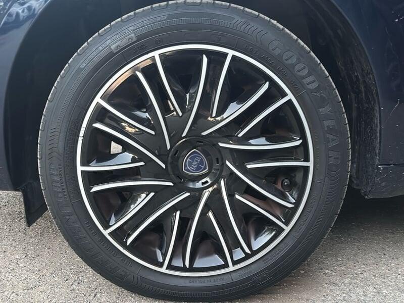 Lancia Ypsilon 1.2 69cv GPL Ecochic Silver
