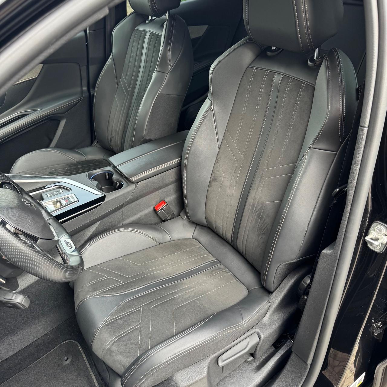 Peugeot 3008 GT TOTAL BLACK