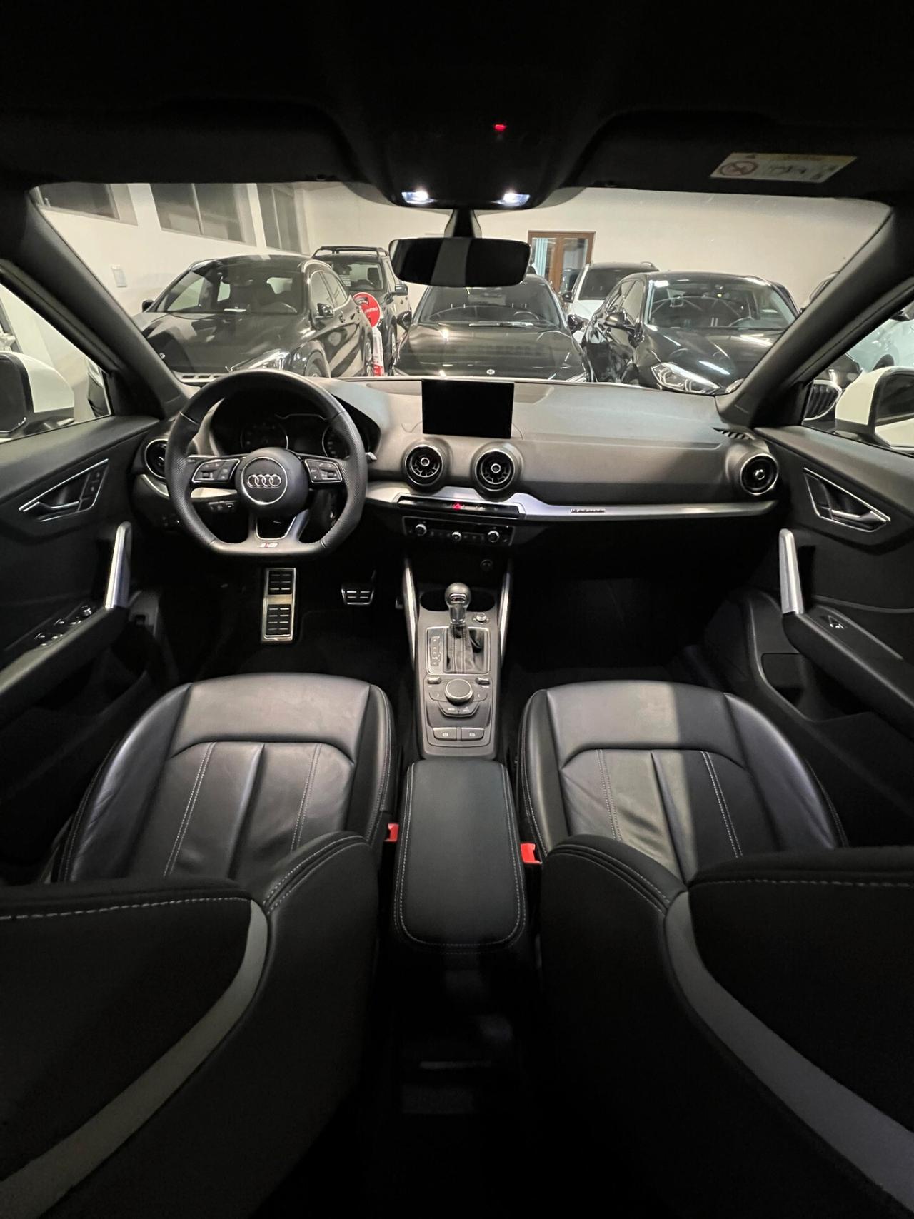 Audi Q2 SQ2 TFSI quattro S tronic sport attitude