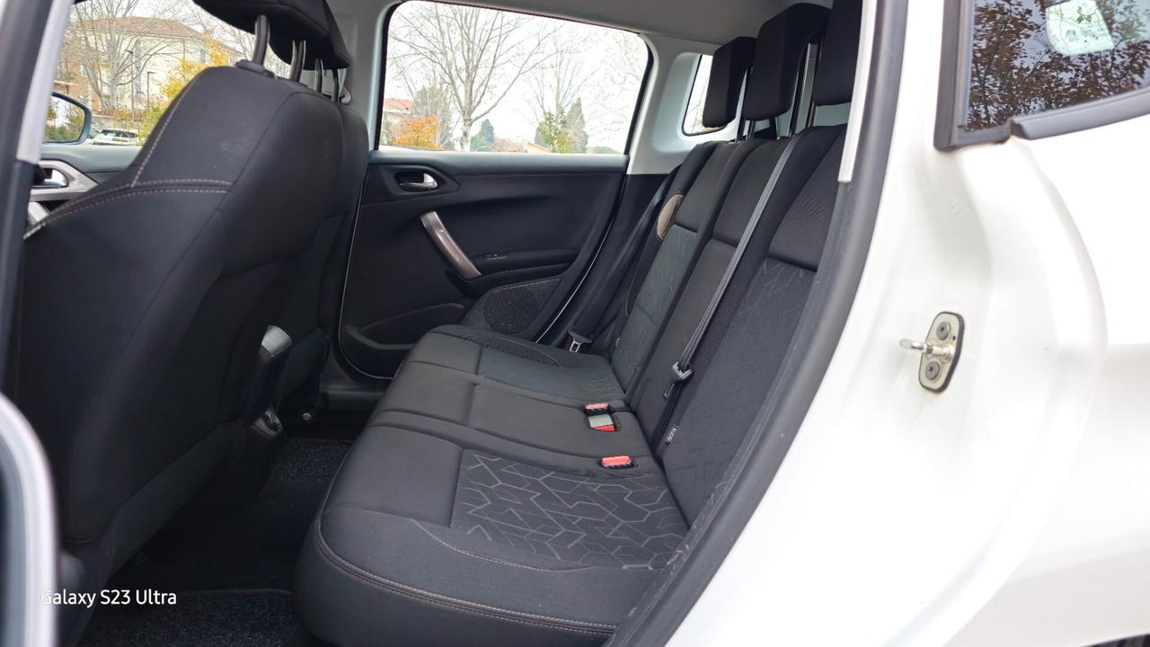 Suv PEUGEOT 2008 EURO 6B OK NEOPATENTATI GARANZIA 12 MESI