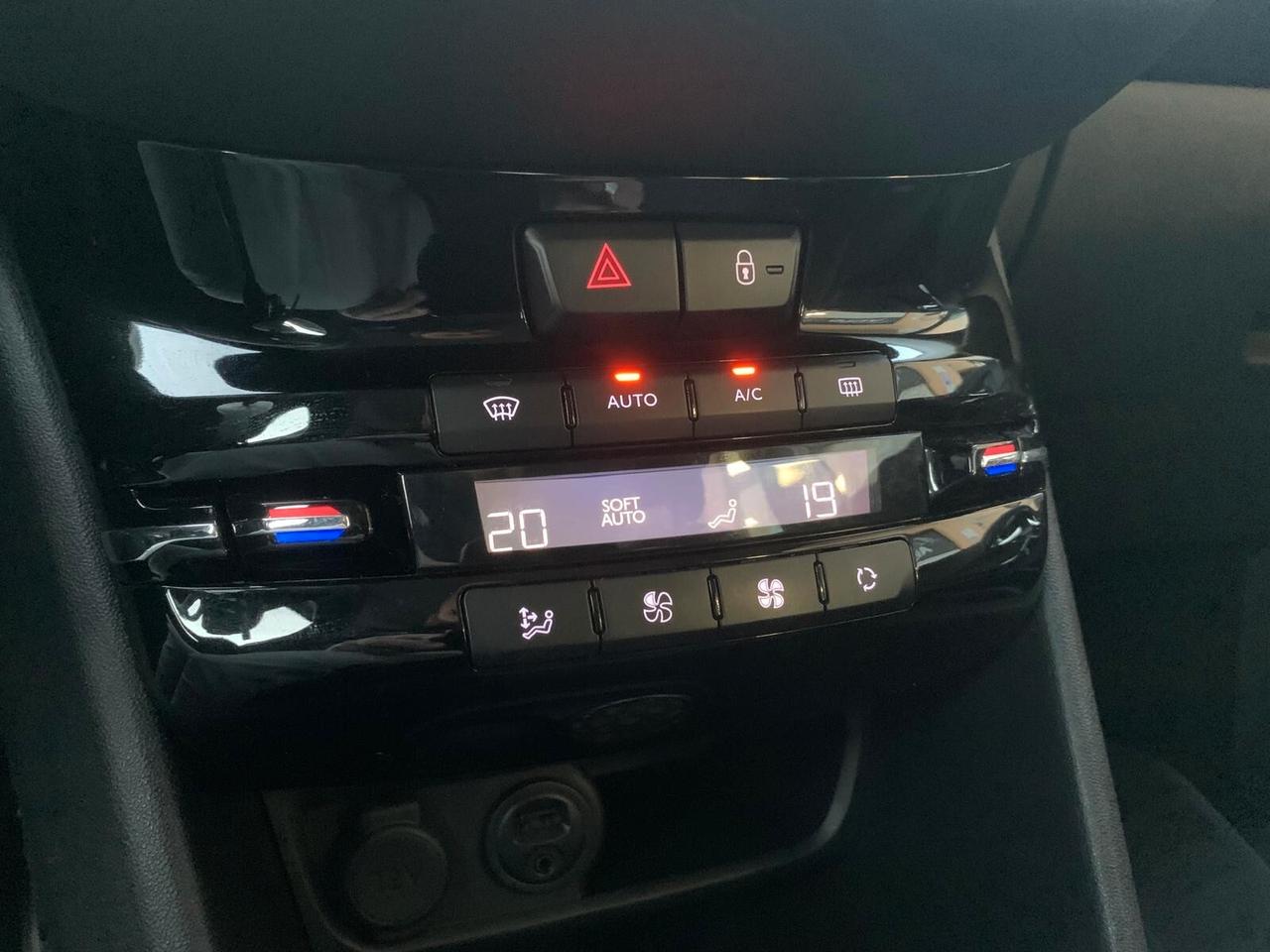 Peugeot 208 5 porte NEOPATENTATI