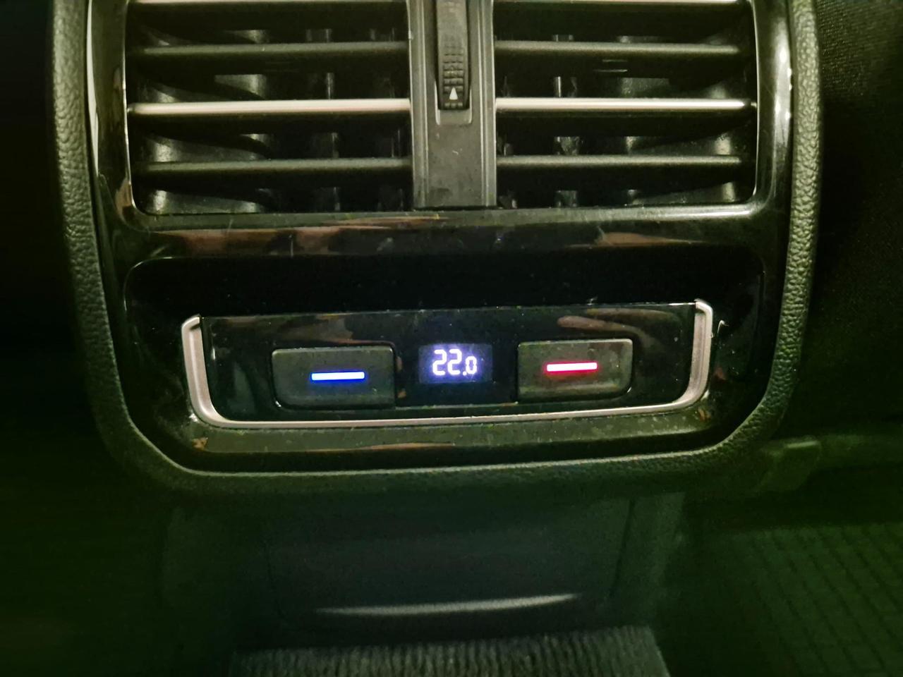 Volkswagen Passat Variant 1.6 TDI Trendline 120cv - Sens. Park. - Bluetooth