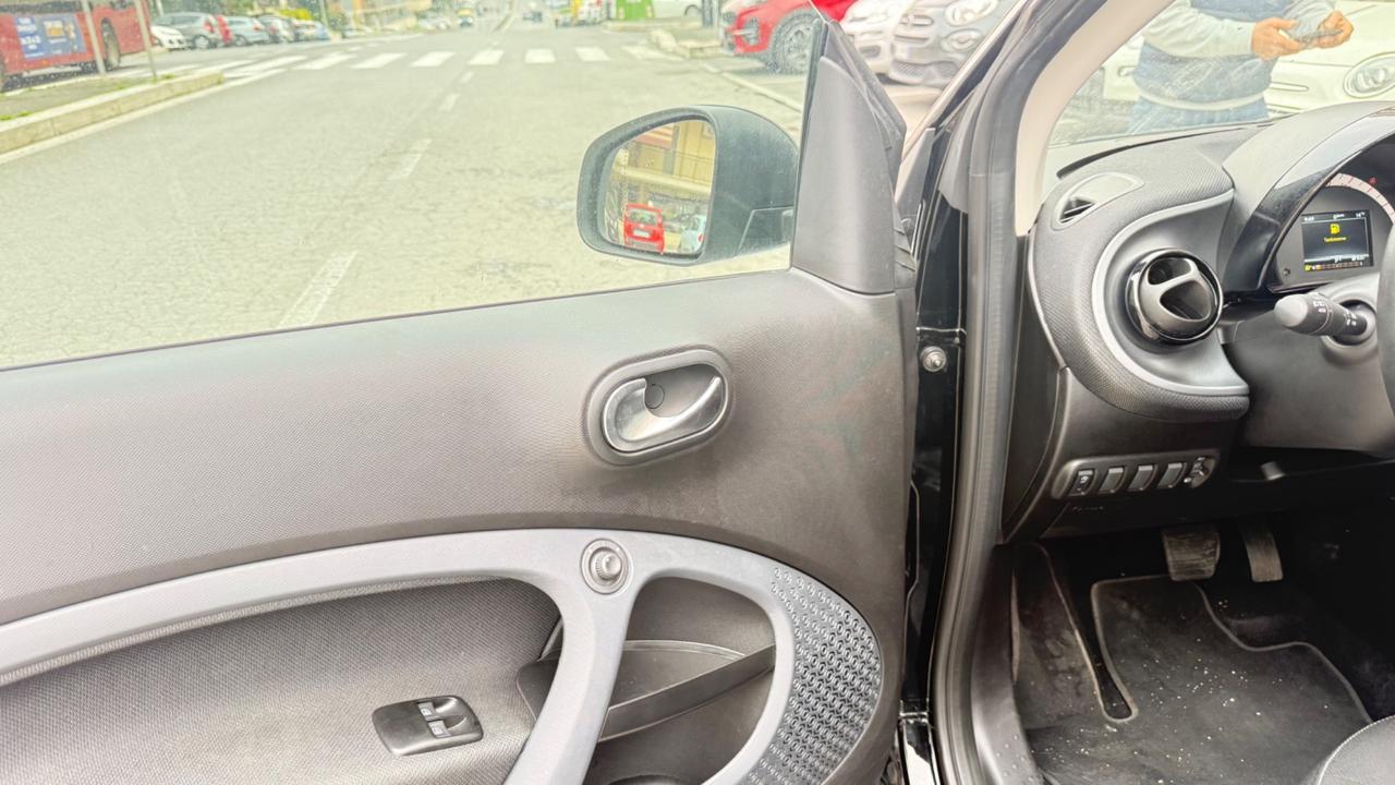 Smart ForTwo 90 0.9 T twinamic CABRIO PASSION LED NAVI KAMERA PDC PACK AMBIENT PACK SPORT PDC