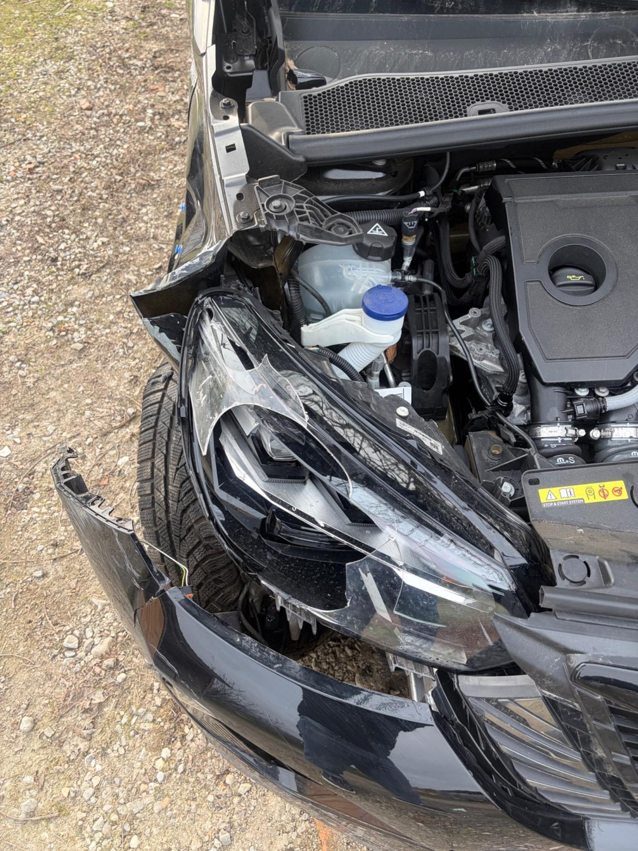 Peugeot 2008 Hybrid GT Exclusive 2025 INCIDENTATA