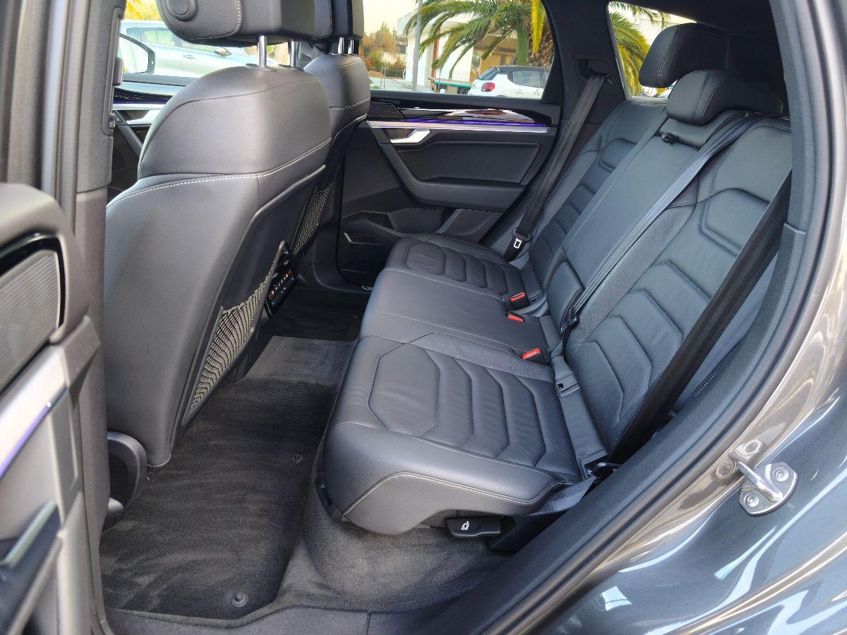 VOLKSWAGEN Touareg 3.0 TDI R-LINE Tetto Pelle Led Luci ambient