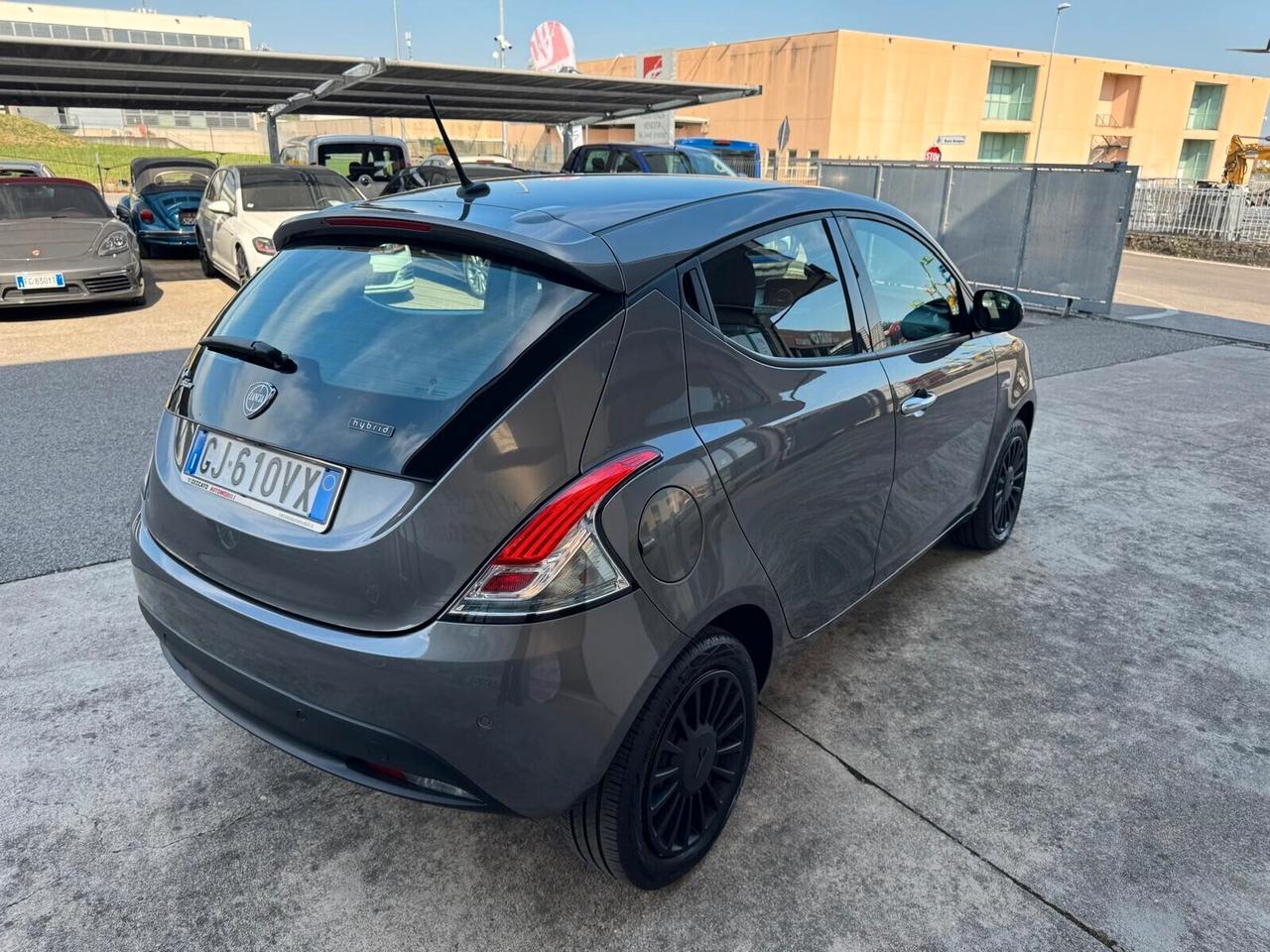Lancia Ypsilon 1.0 FireFly 5 porte S&S Hybrid Ecochic Silver