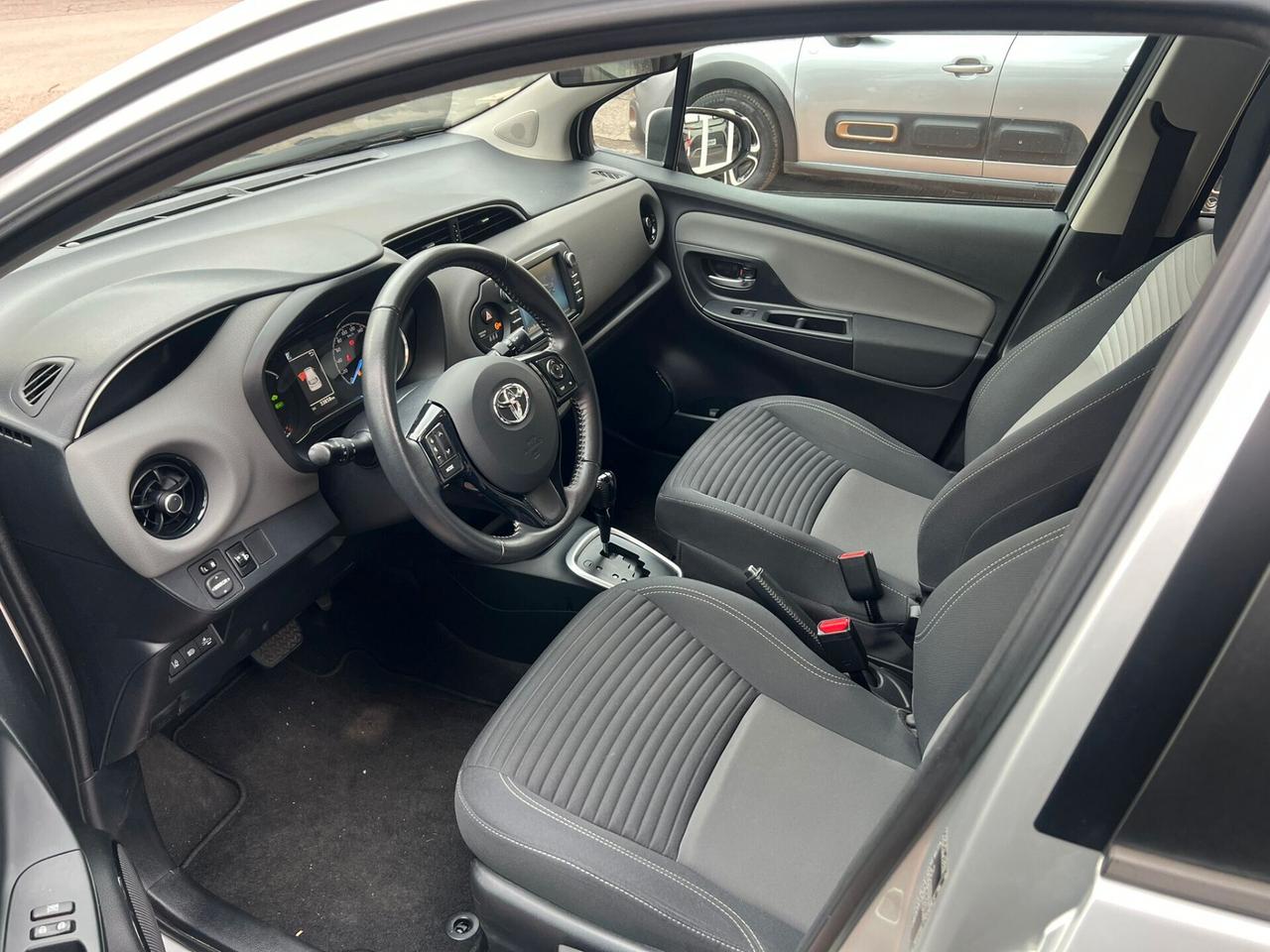 Toyota Yaris 1.5 Hybrid 5 porte Business