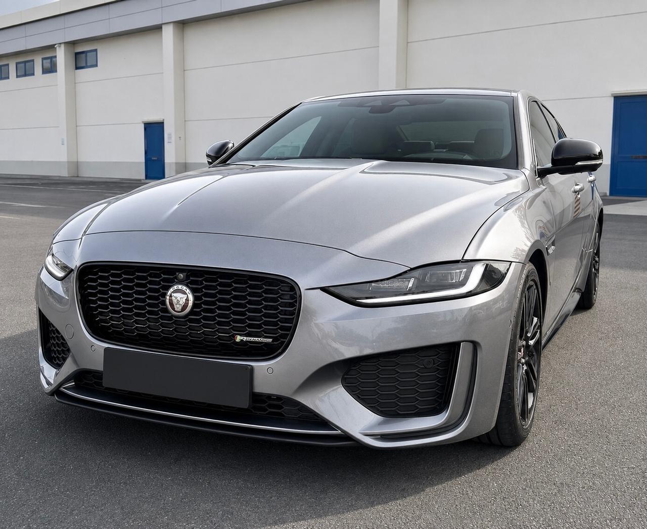 Jaguar XE 2.0 D 204 CV aut. R-Dynamic Black EDITION