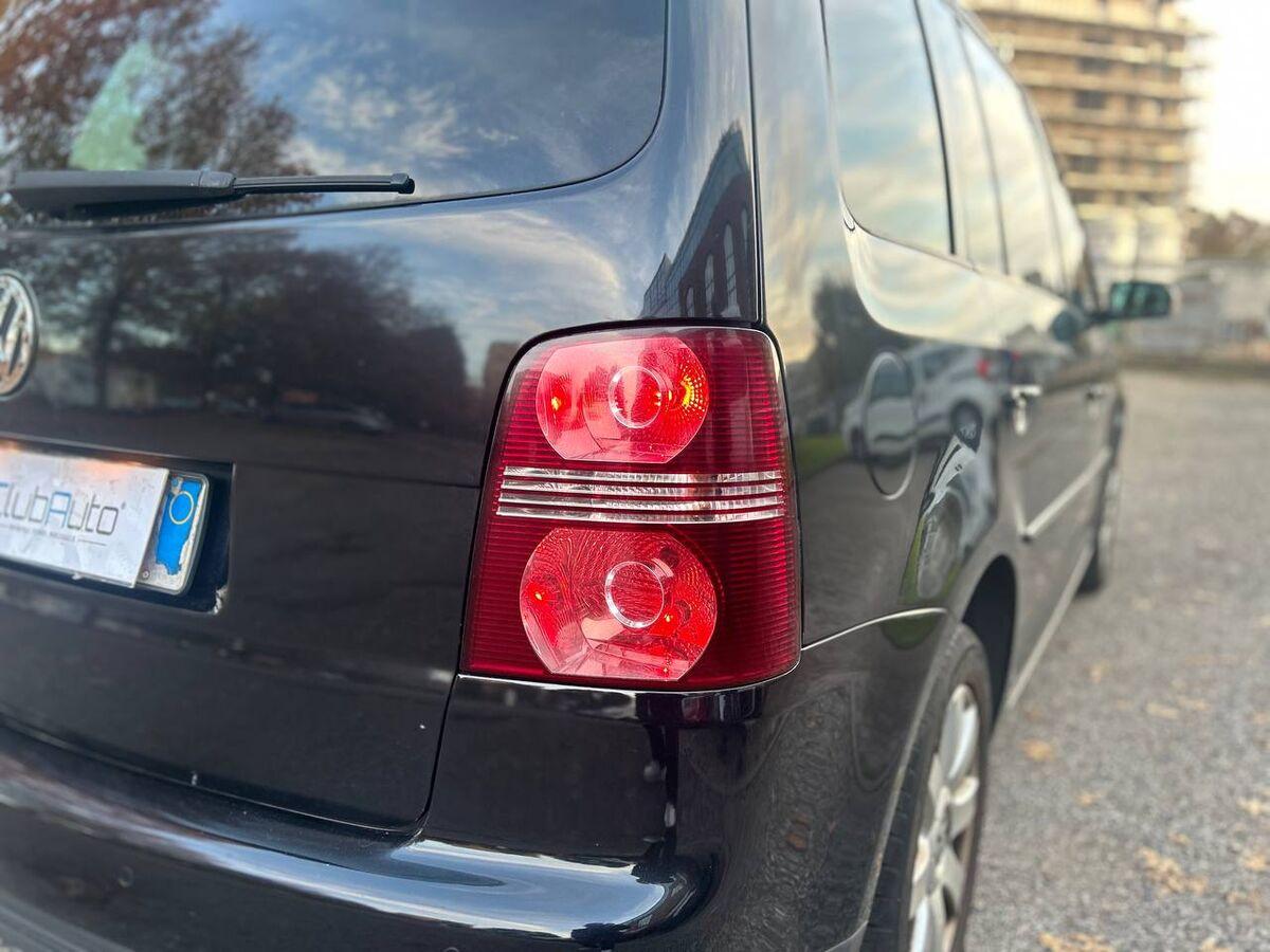 Volkswagen Touran 2.0 tdi Highline 170cv dsg dpf