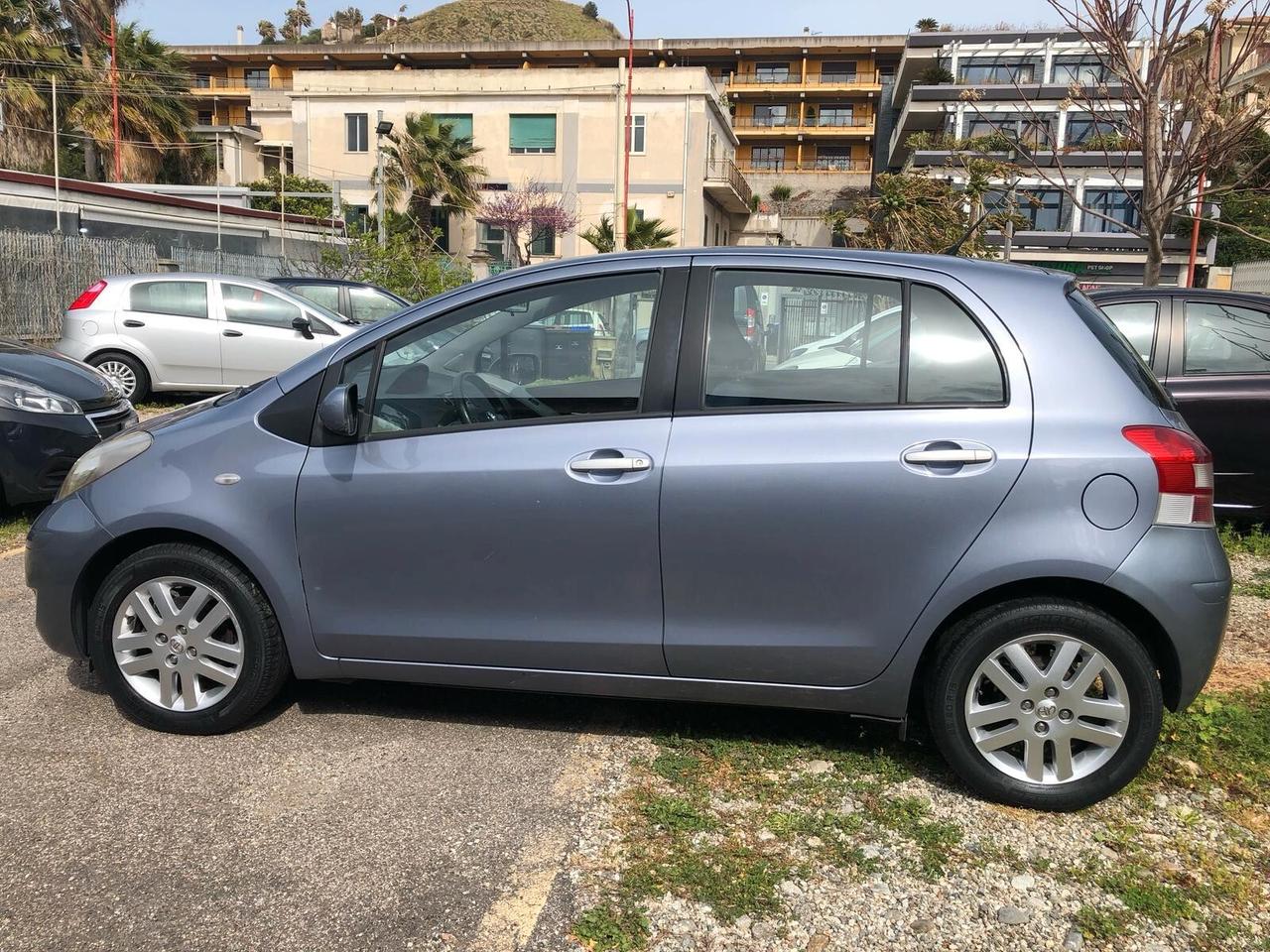 Toyota Yaris 1.3 -100 cv 5 porte Sol