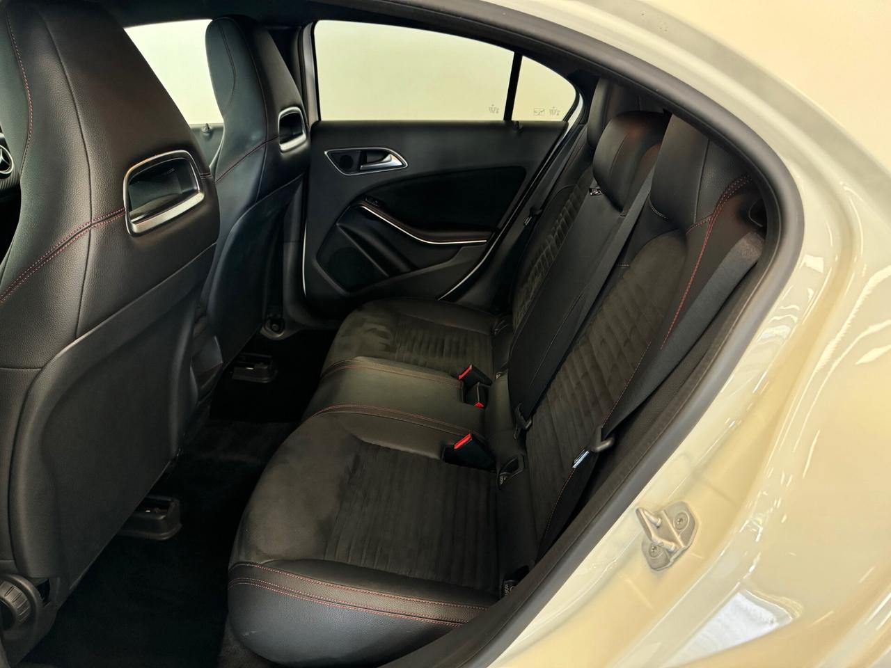Mercedes-benz A 180 d Premium AMG PACK NIGHT PERFETTA