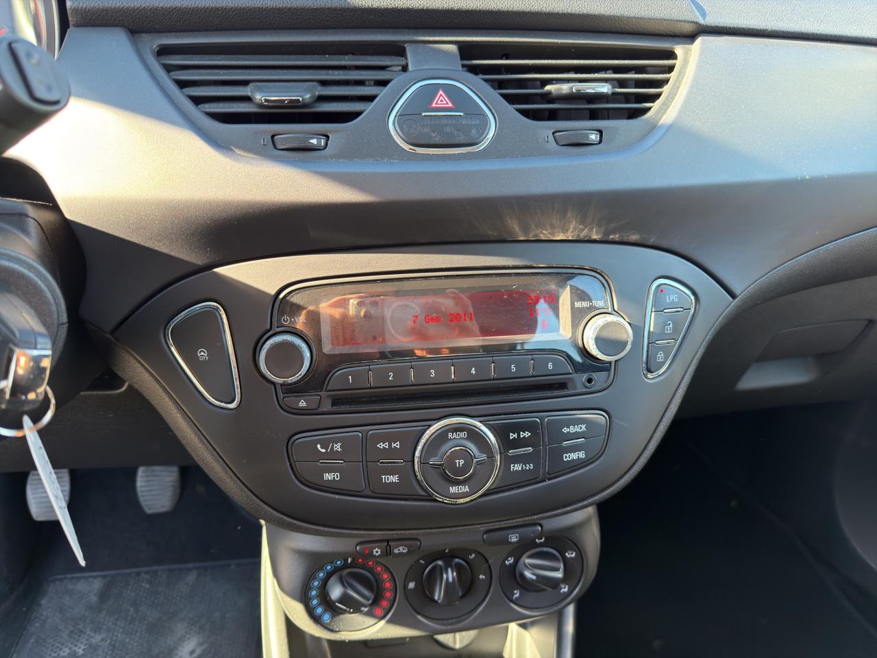 OPEL Corsa 5ª serie Corsa 1.4 GPL 5 porte n-Joy