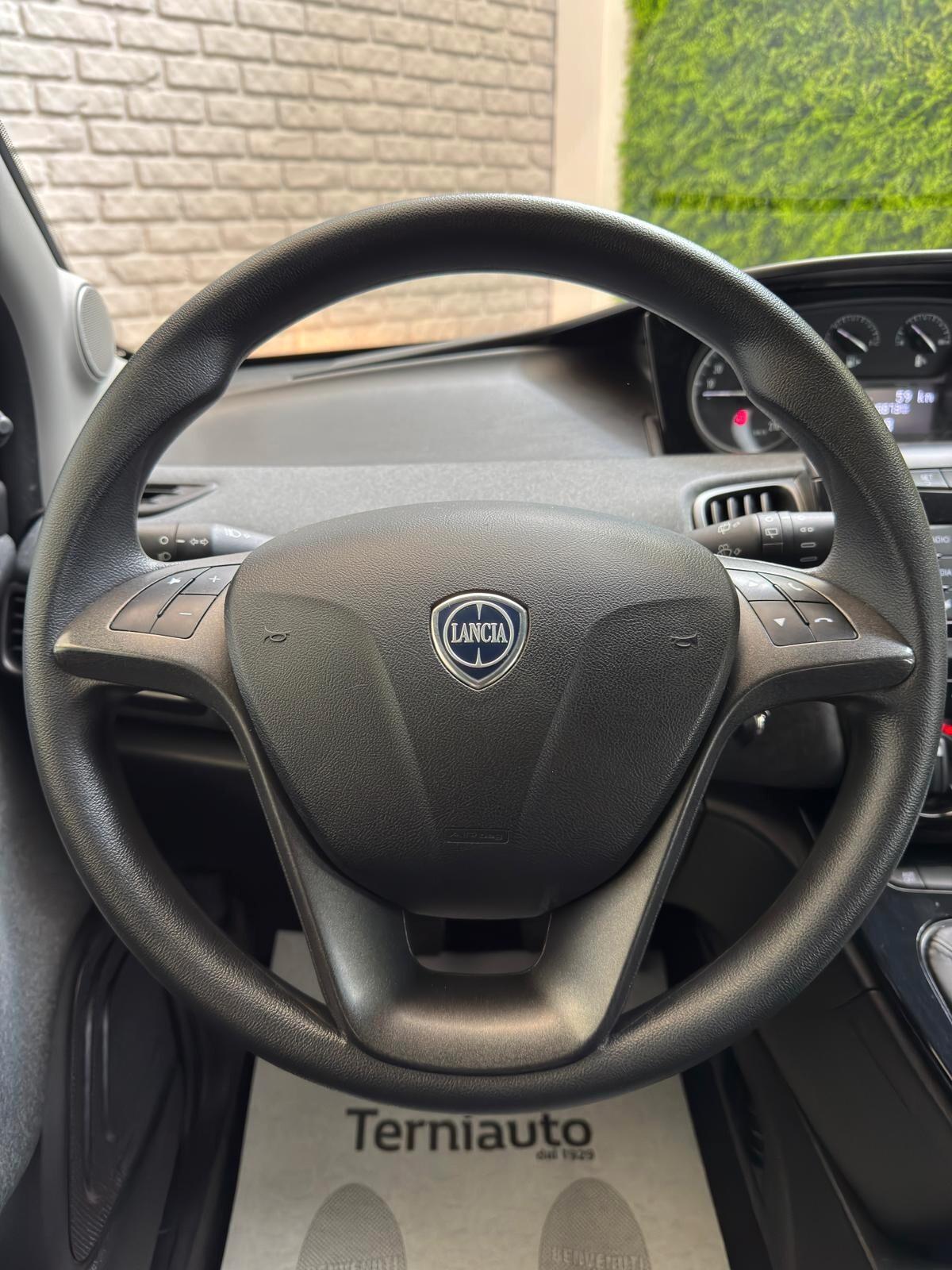 Lancia Ypsilon 1.0 FireFly 5 porte S&S Hybrid Ecochic Silver